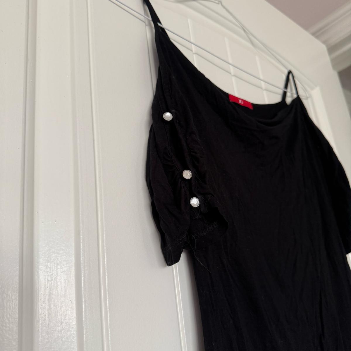 Black ColdShoulder Button Detail Top  Size Small - Los Angeles, California - FleaMarketBay