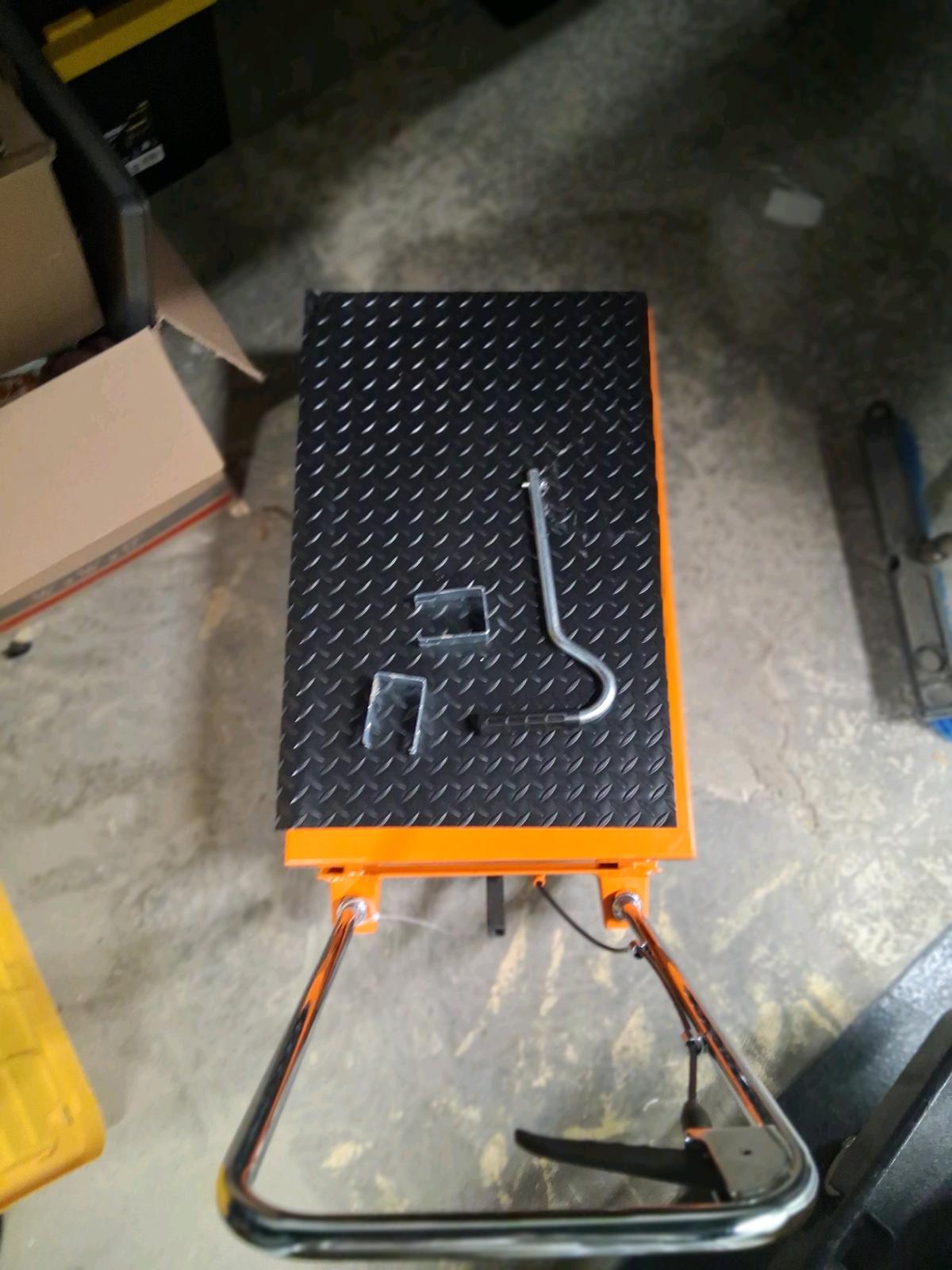 vevor Hydraulic lift - Virginia Beach, Virginia - FleaMarketBay