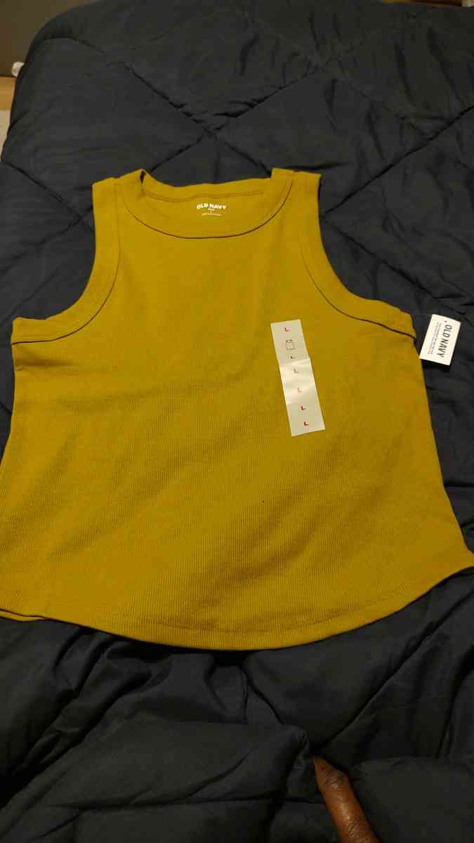 tank top - Scranton, Pennsylvania - FleaMarketBay