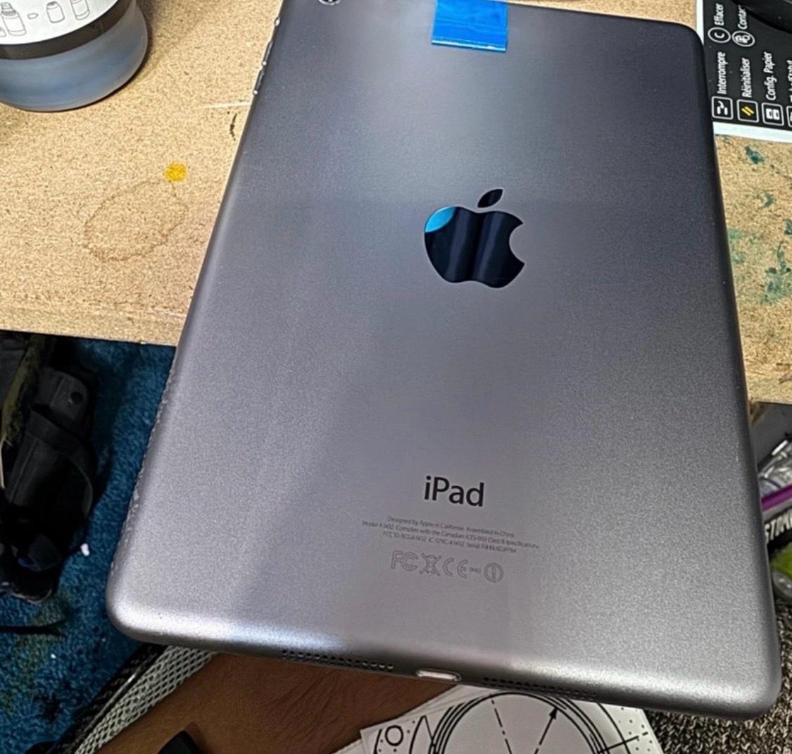 iPad Mini Black  16GB Reset - Needville, Texas - FleaMarketBay