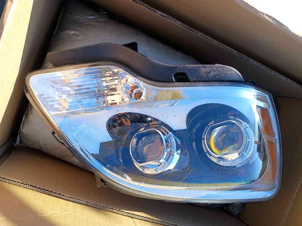 GMC acadia 2017 2019 projector headlights wire assembly inc - Mobile, Alabama - FleaMarketBay