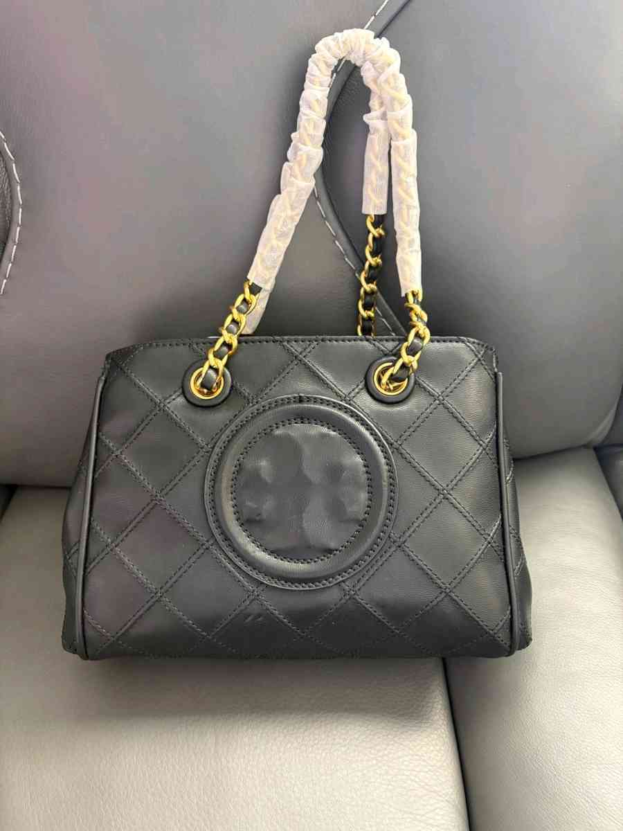 Black Quilted Chain Handle Handbag  Gold Hardware  Elegant