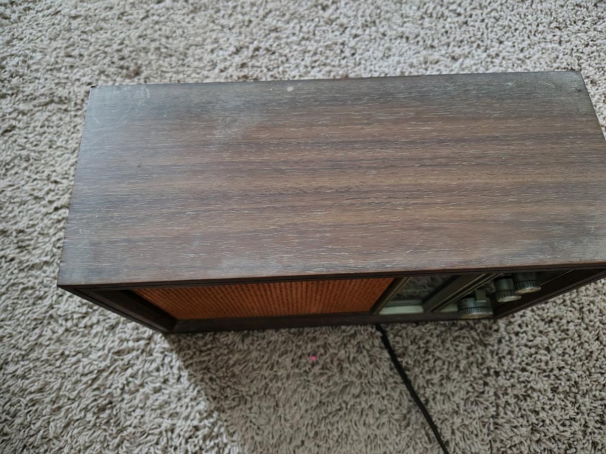 vintage old school radio - Chambersburg, Pennsylvania - FleaMarketBay