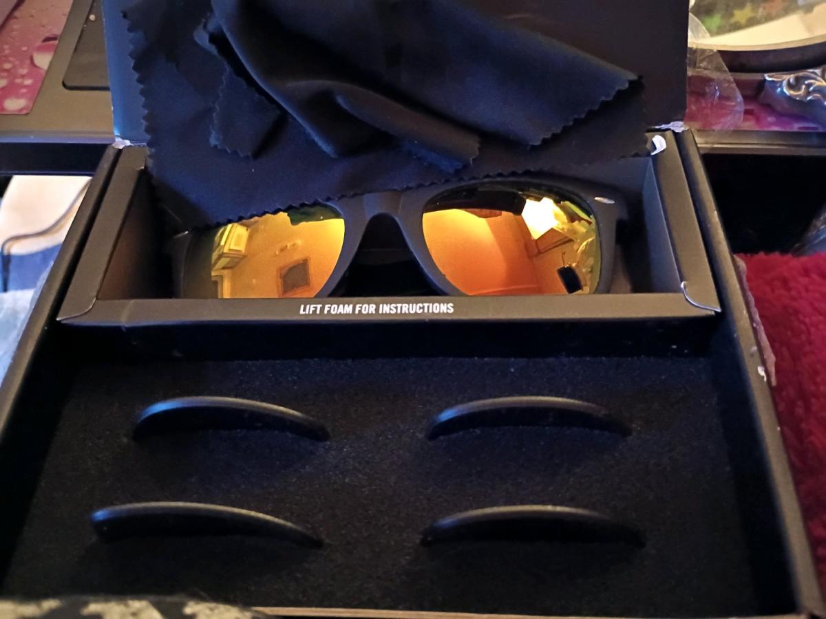 sunglasses with replacement lenses set - Liberty, Missouri - FleaMarketBay