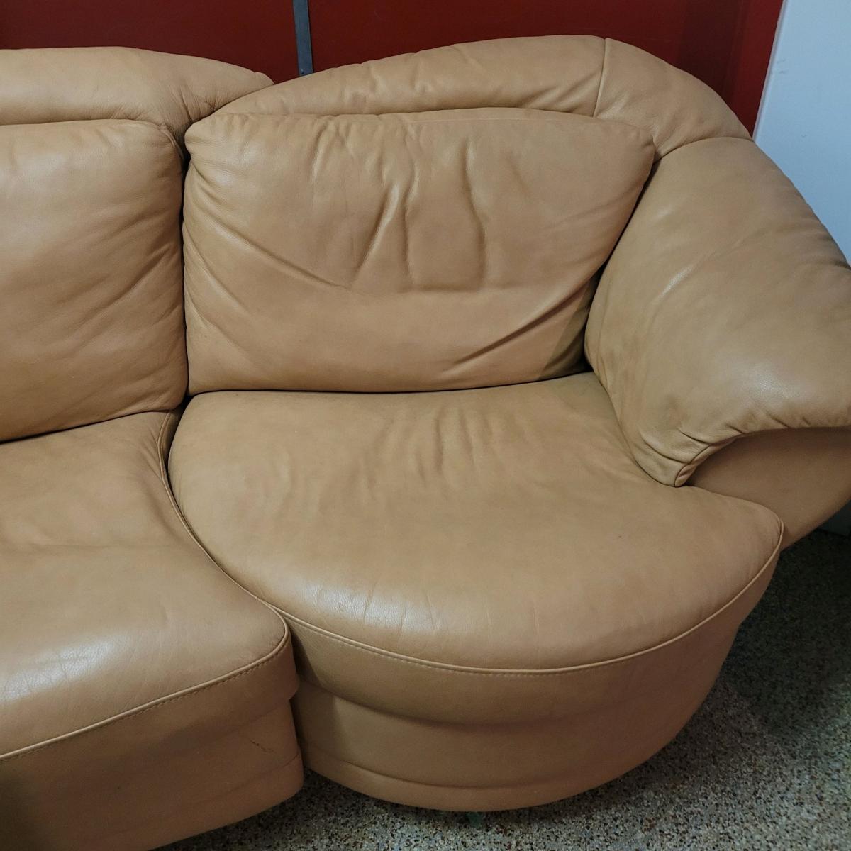 Natuzzi Leather sectional - Bellmawr, New Jersey - FleaMarketBay