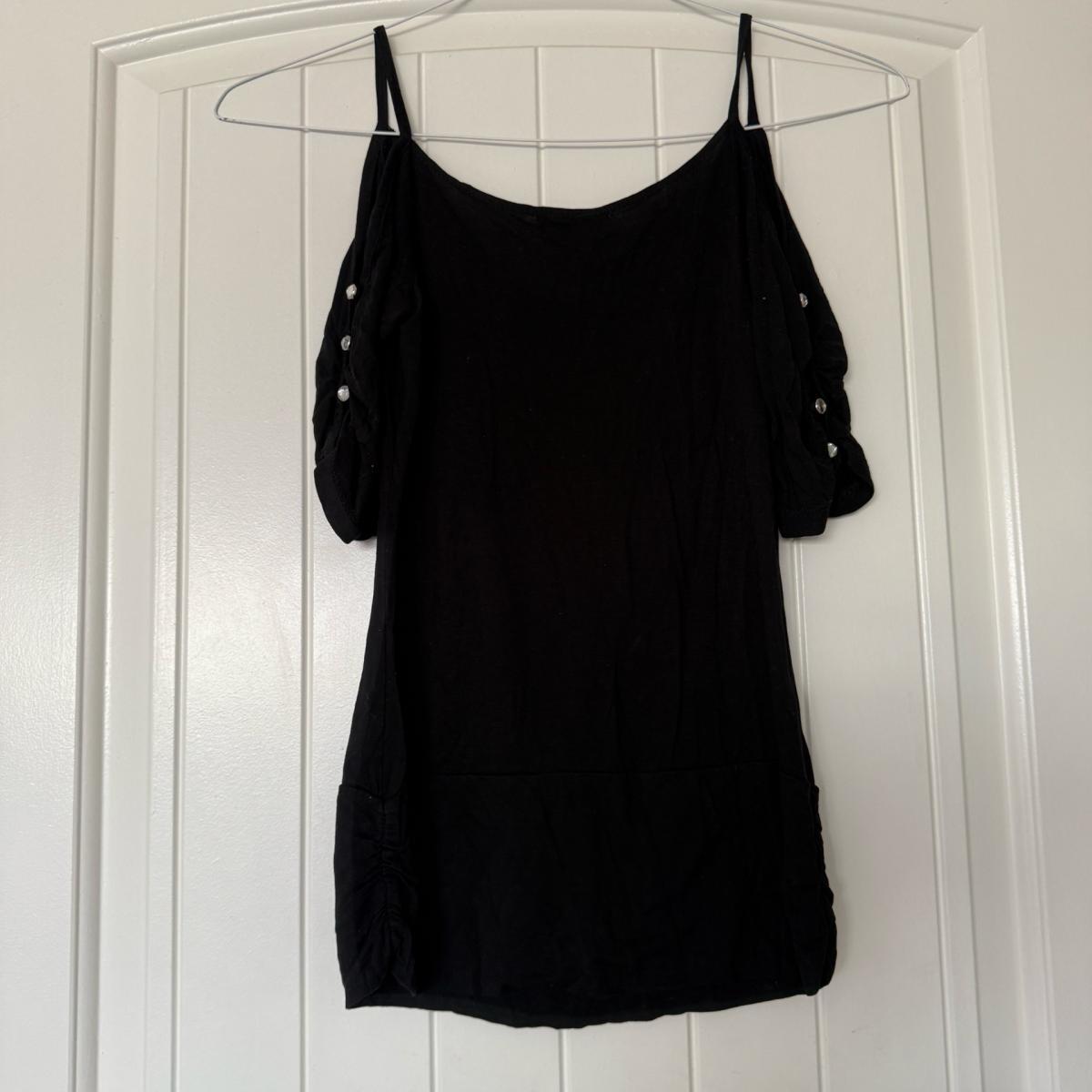 Black ColdShoulder Button Detail Top  Size Small - Los Angeles, California - FleaMarketBay