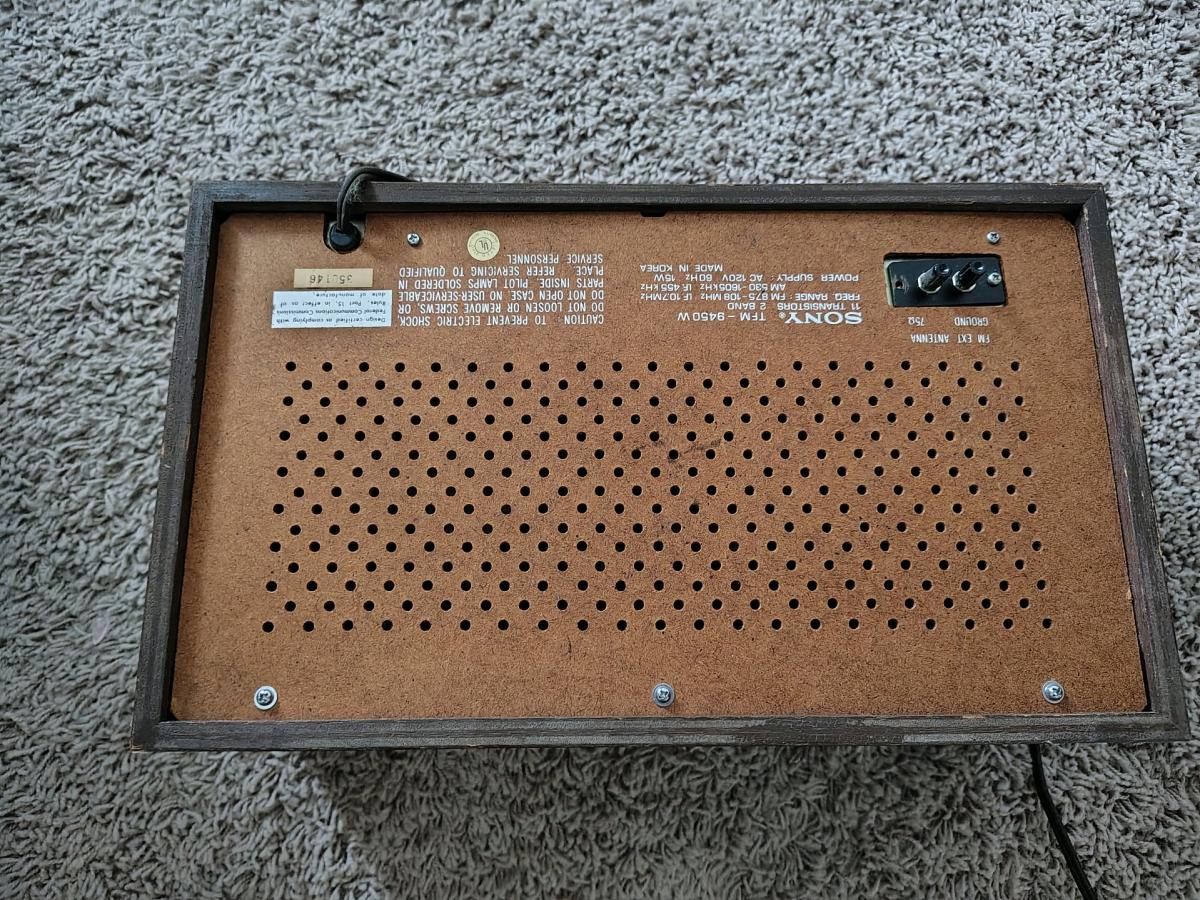 vintage old school radio - Chambersburg, Pennsylvania - FleaMarketBay