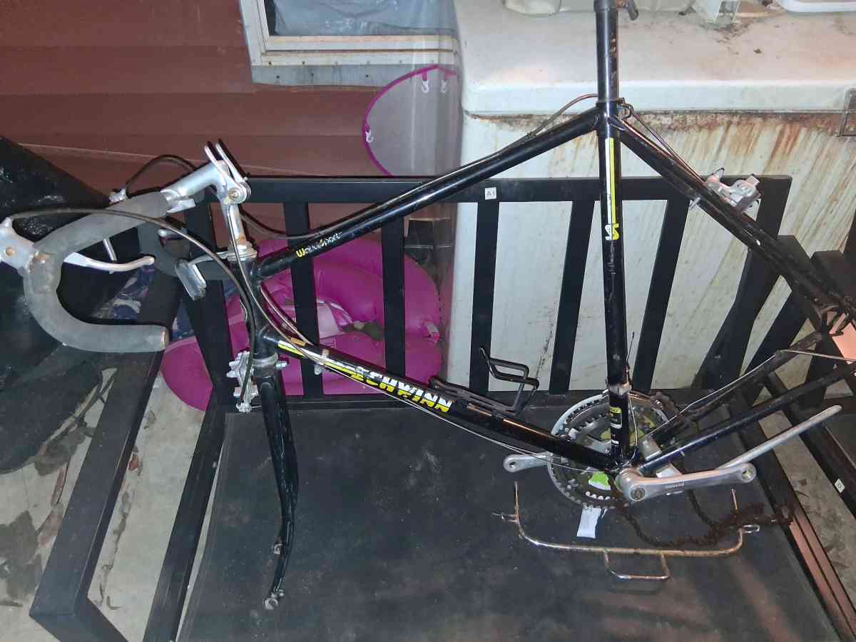 schwinn 86 world tour bycycle - Laurens, South Carolina - FleaMarketBay