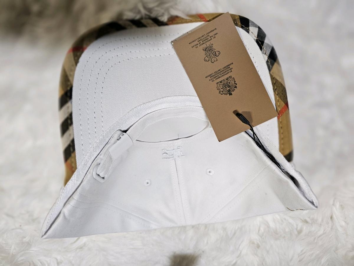 WHITE BURBERRY HAT - Alicia, Arkansas - FleaMarketBay