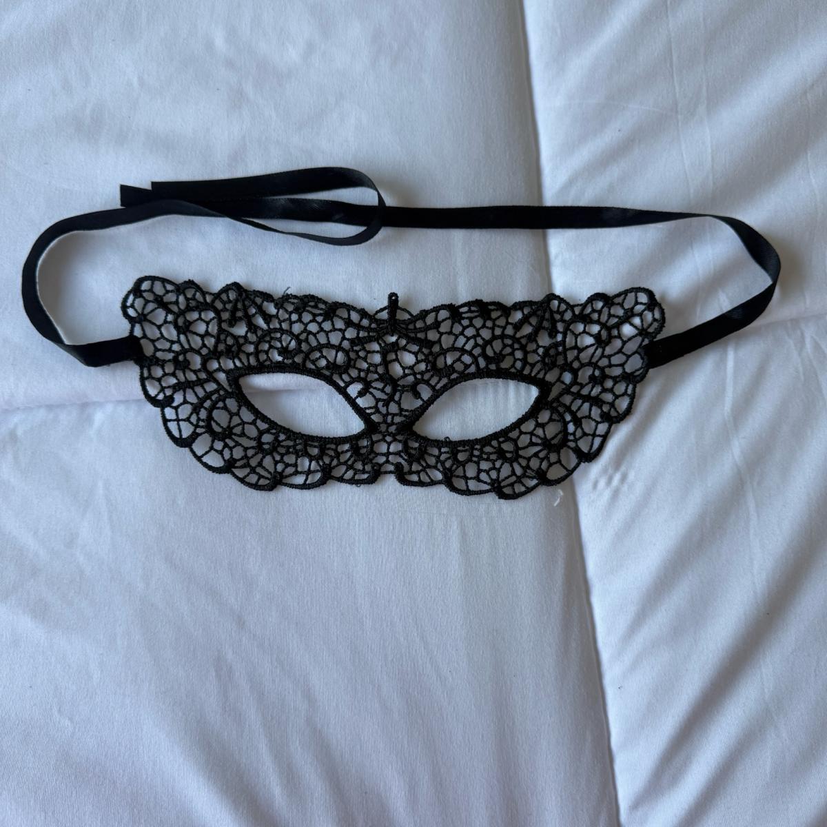 Elegant Black Lace Masquerade Mask  Romantic Venetian Style - Los Angeles, California - FleaMarketBay
