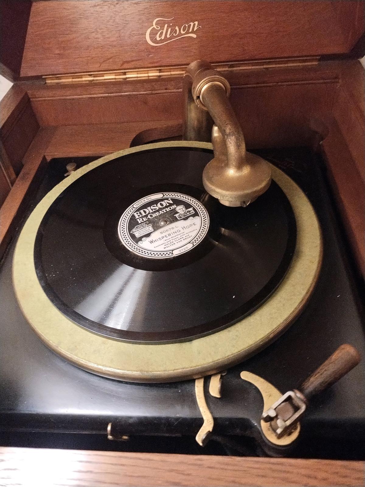 Thomas Edison disc phonograph - Saint Louis, Missouri