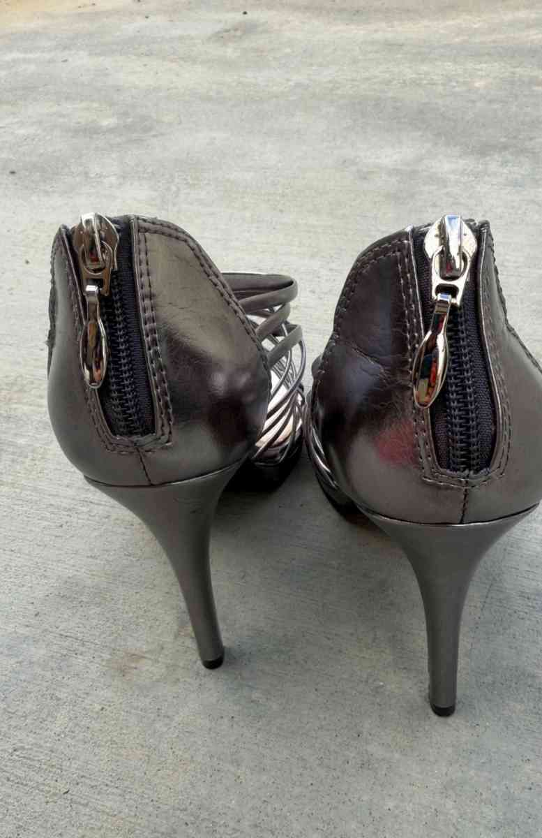 Chinese Laundry Metallic Strappy Stiletto Heels  Back Zip  W - Los Angeles, California - FleaMarketBay