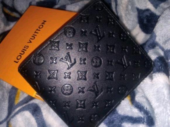 black LV wallet - Warren, Michigan - FleaMarketBay