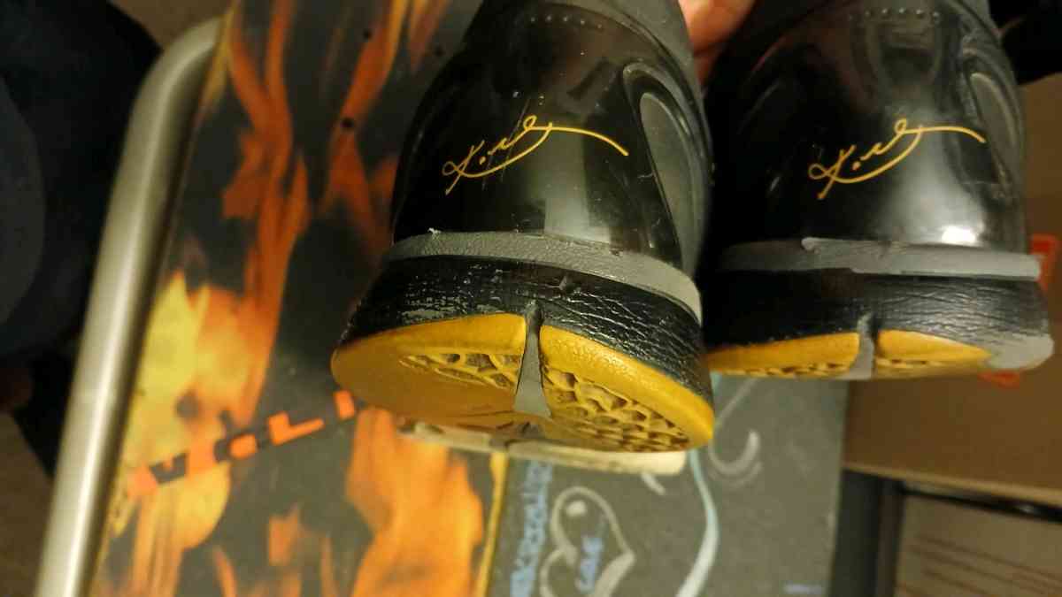 vintage Nike kobe venomenoms mens 12 - Pomona, California - FleaMarketBay