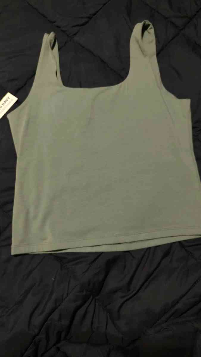 tank top - Scranton, Pennsylvania - FleaMarketBay