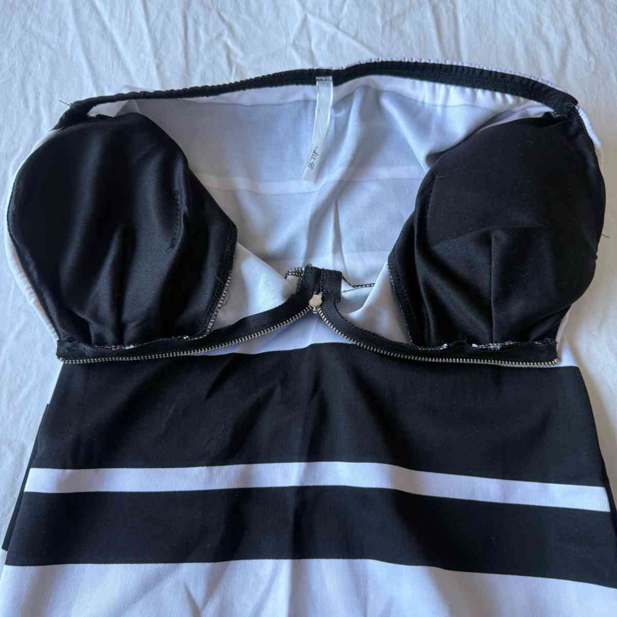 Strapless Black  White Stripe Bodycon Built In Padded Bra Mi - Los Angeles, California - FleaMarketBay