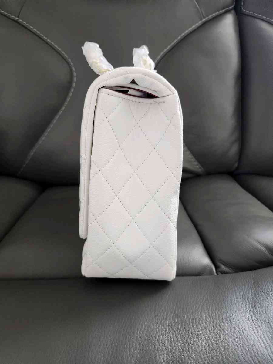 Elegant White Quilted Top Handle Bag  Gold Hardware  New - Ontario, California - FleaMarketBay