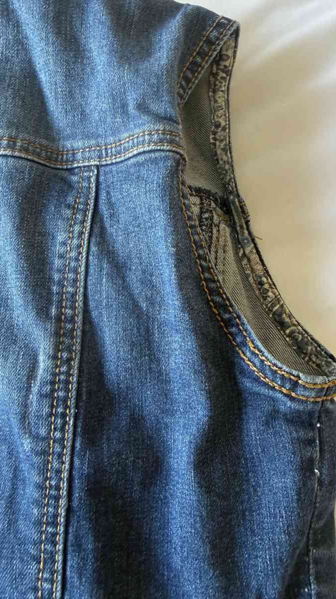 Papaya Womens Sleeveless Denim Vest  Classic Blue Jean Jacke - Los Angeles, California - FleaMarketBay