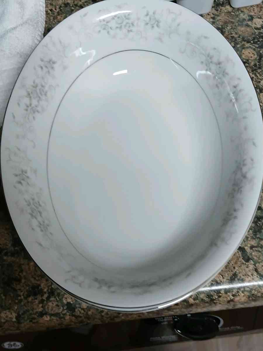 Camelot China Carousel 1315 is a twentyfourpi2307 Camelot Ca - Lafayette, Louisiana - FleaMarketBay