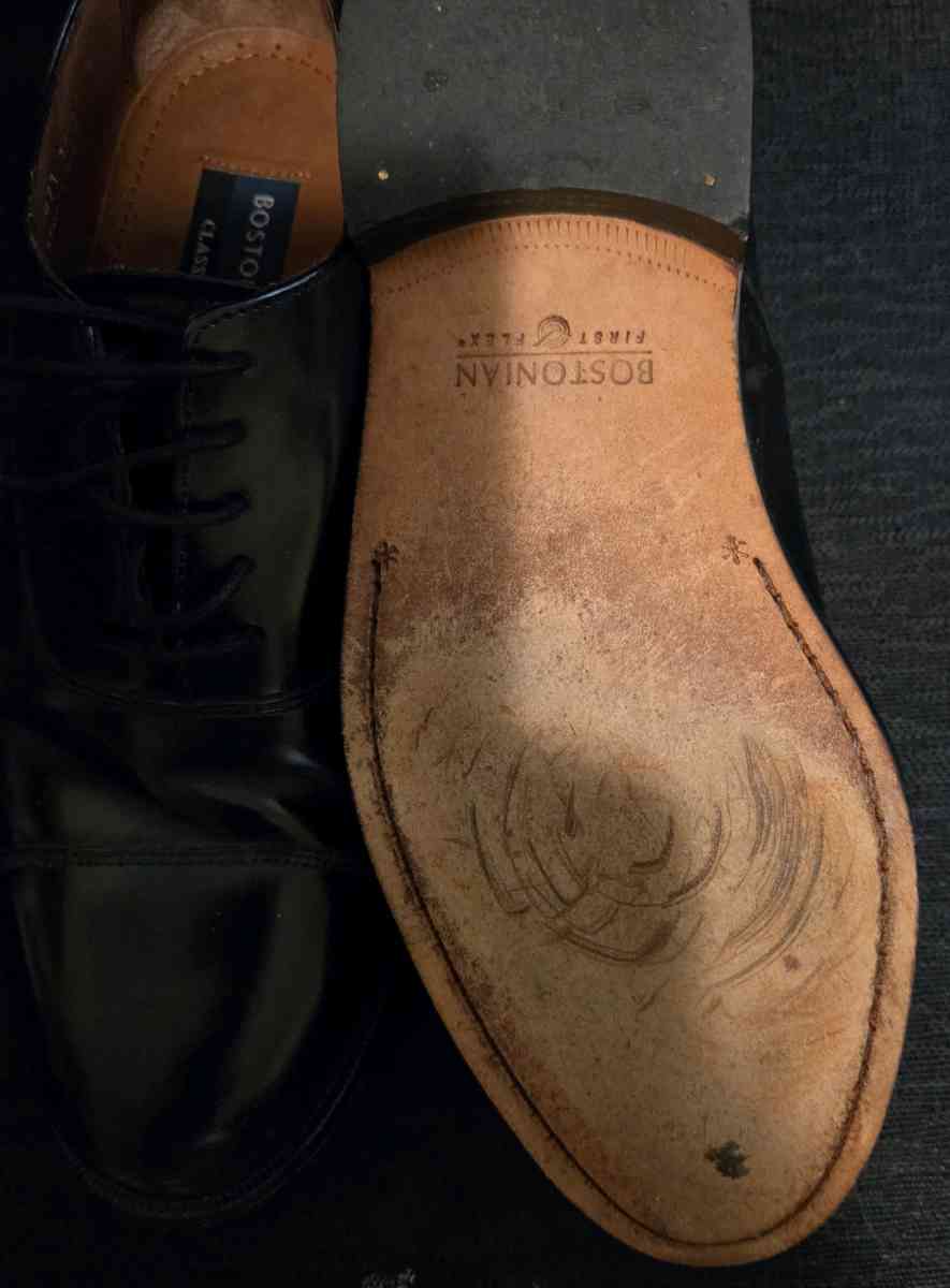 Bostonian leather dress shoes - Inglewood, California - FleaMarketBay