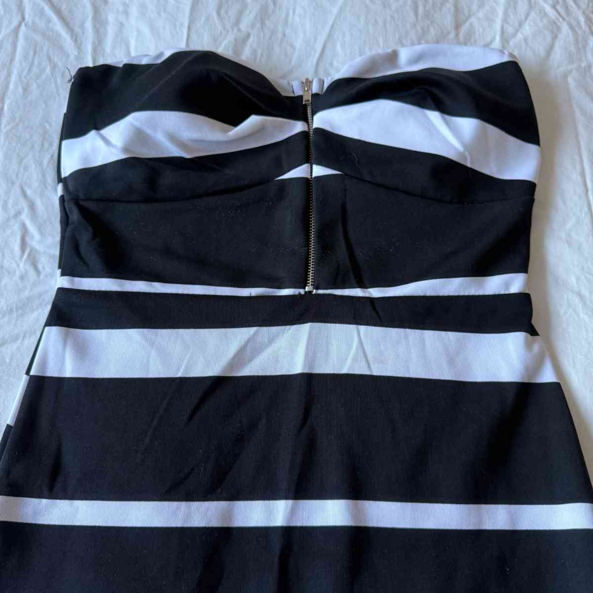 Strapless Black  White Stripe Bodycon Built In Padded Bra Mi - Los Angeles, California - FleaMarketBay