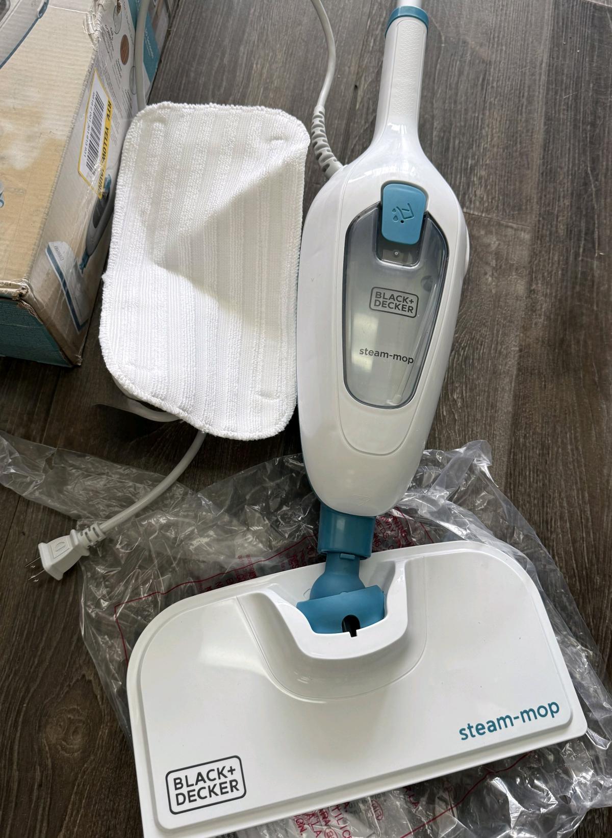 black and Decker steam mop - Cobb, Georgia - FleaMarketBay