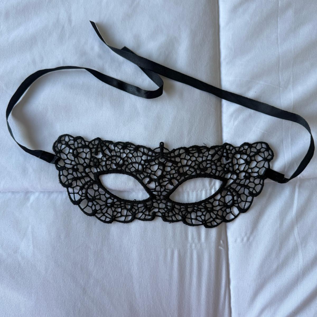 Elegant Black Lace Masquerade Mask  Romantic Venetian Style - Los Angeles, California