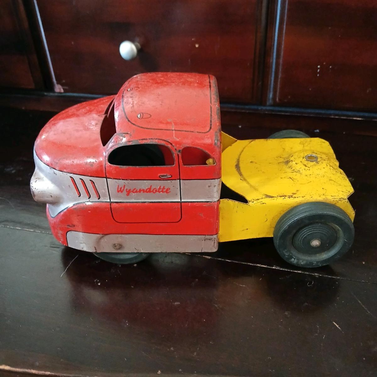 1930s Waynedott Streamline truck - Elk Grove, California