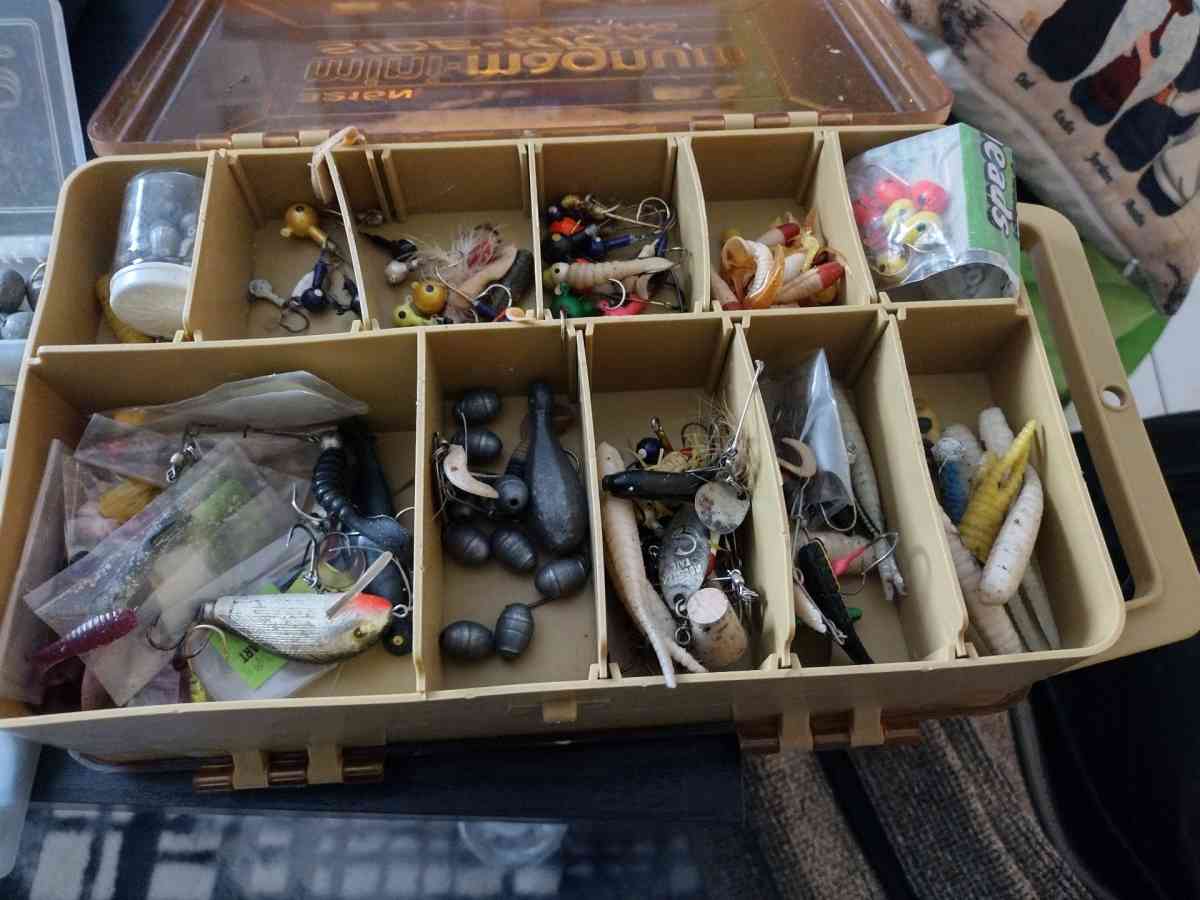 fishing lures and hooks and weights - Belleville, Illinois - FleaMarketBay