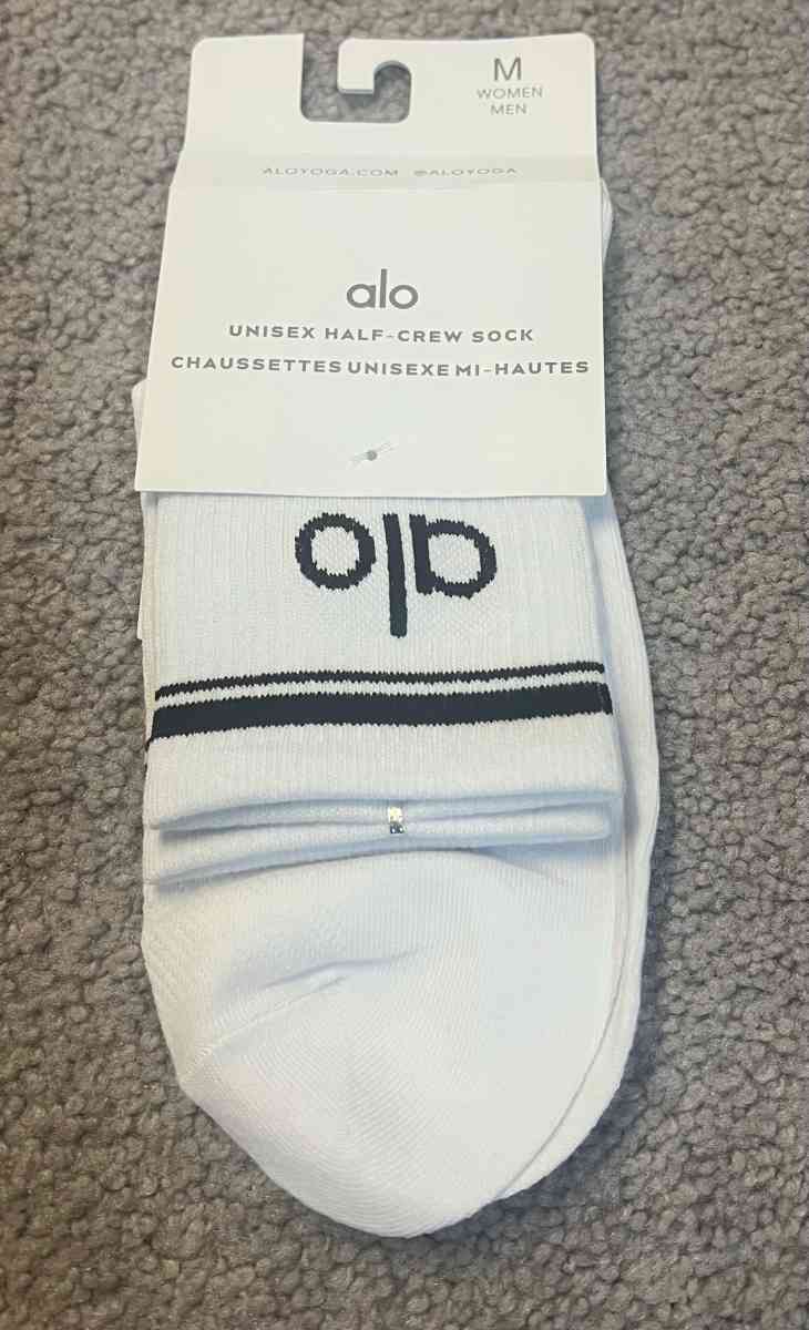 ALO Yoga Half Crew Unisex Socks Medium - Albany, New York - FleaMarketBay