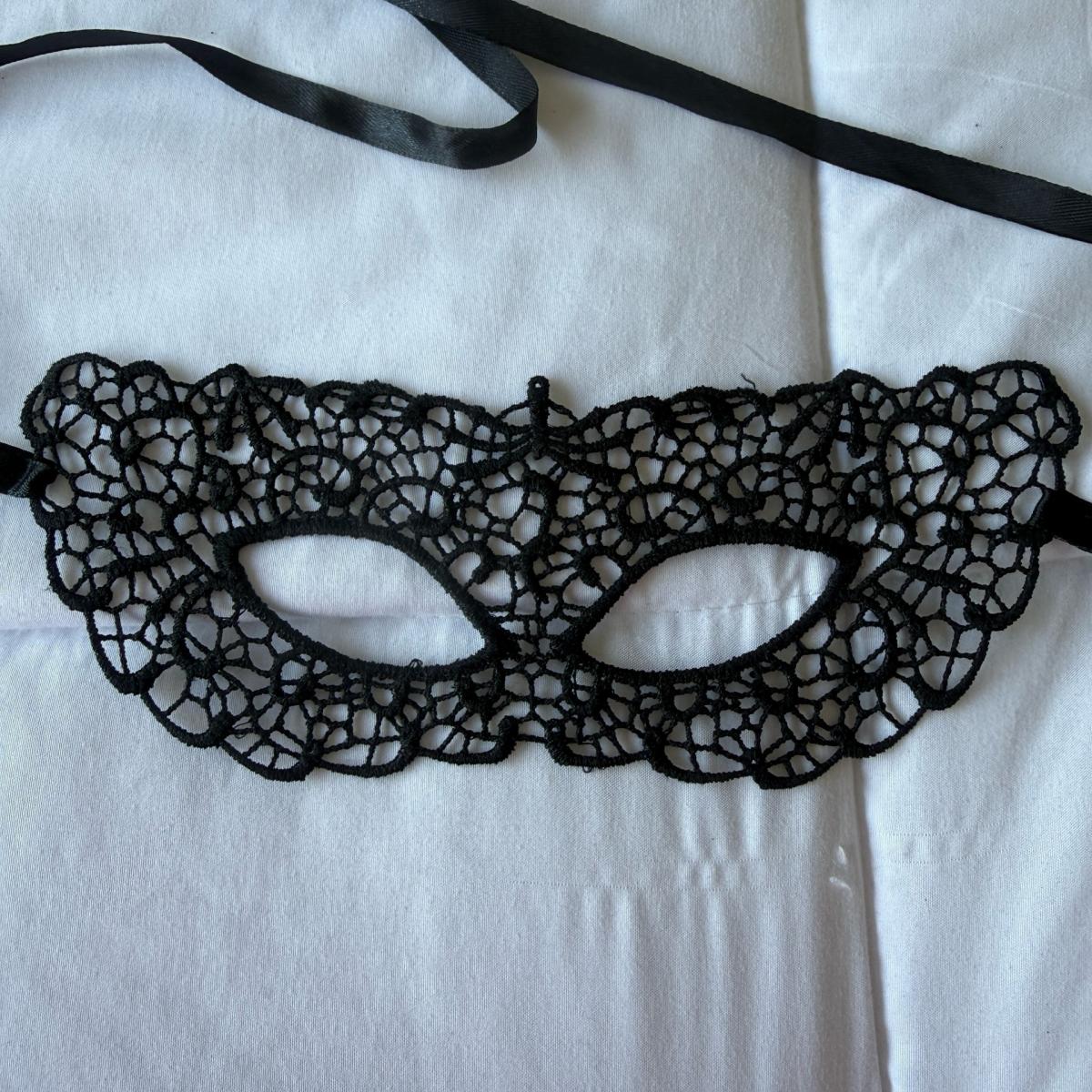 Elegant Black Lace Masquerade Mask  Romantic Venetian Style - Los Angeles, California - FleaMarketBay