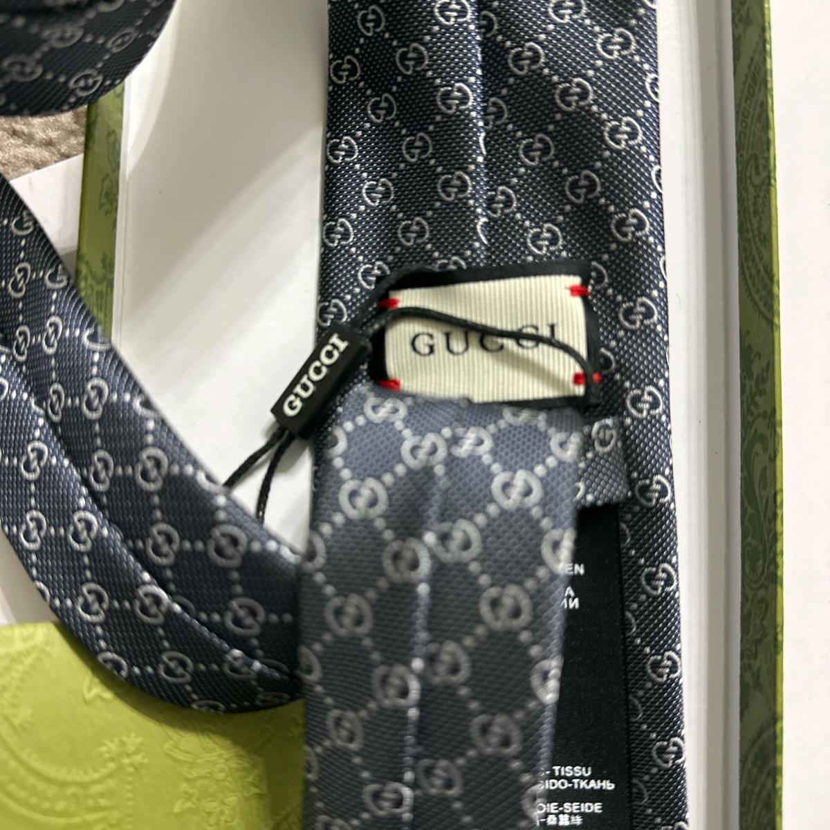 Gucci Mens tie - Adamsville, Ohio - FleaMarketBay