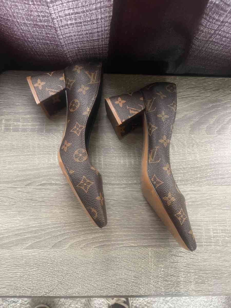 heels - Corpus Christi, Texas - FleaMarketBay