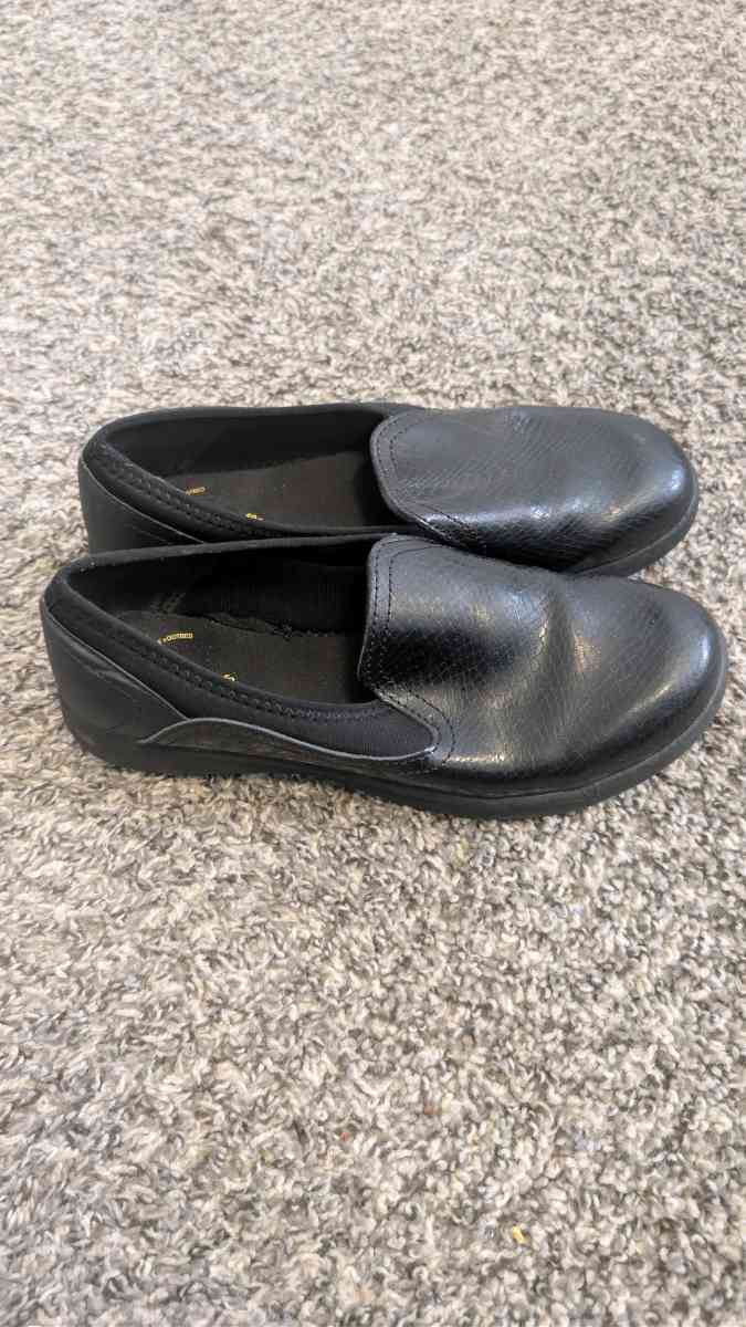 slip resistant work shoes - Kansas City, Kansas - FleaMarketBay