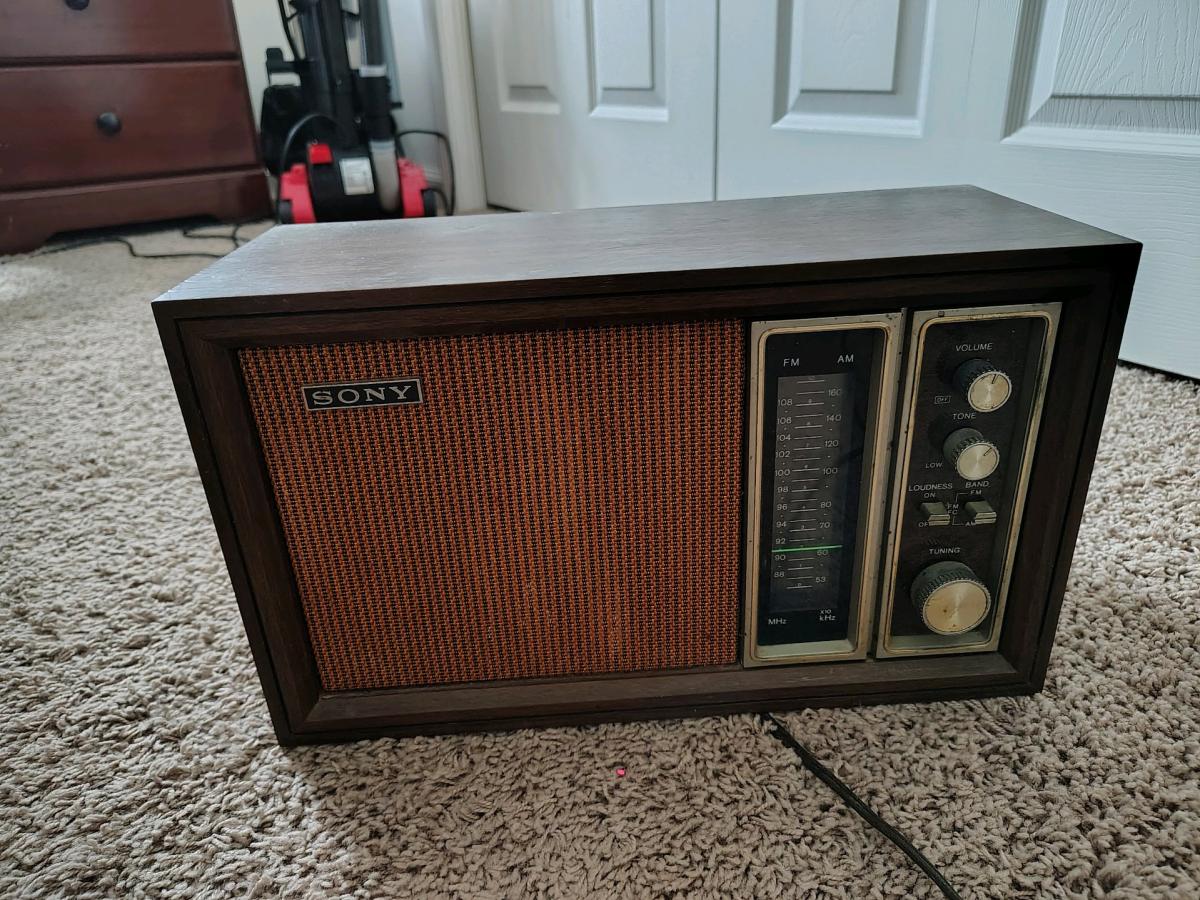 vintage old school radio - Chambersburg, Pennsylvania - FleaMarketBay