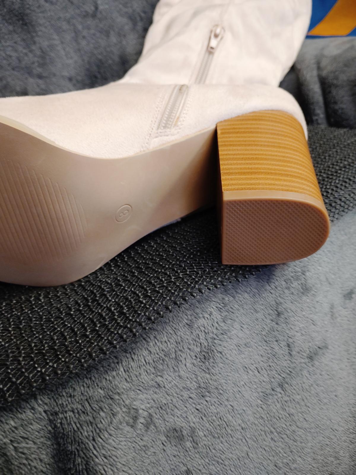 Coutgo Womens Faux Suede Knee High Stretch Winter Boots Side Zipp Size 8 - Virginia Beach, Virginia - FleaMarketBay