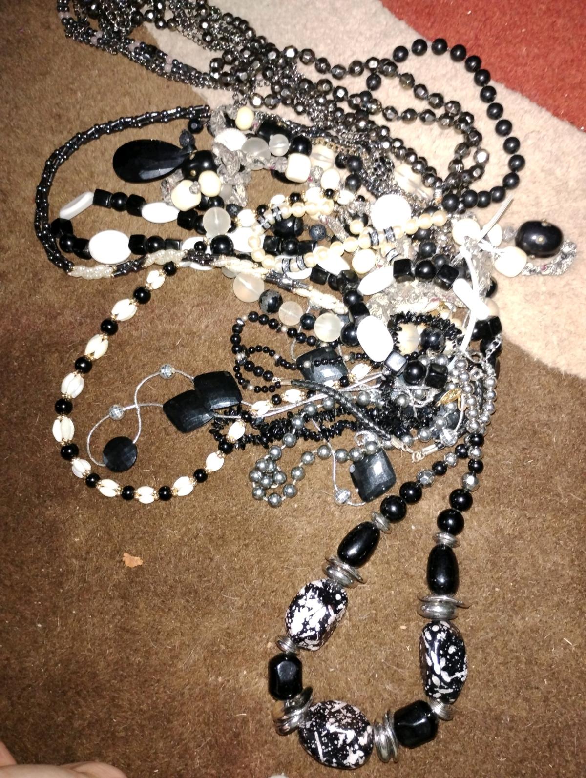 lot of blk and white necklaces - Golden, Colorado - FleaMarketBay