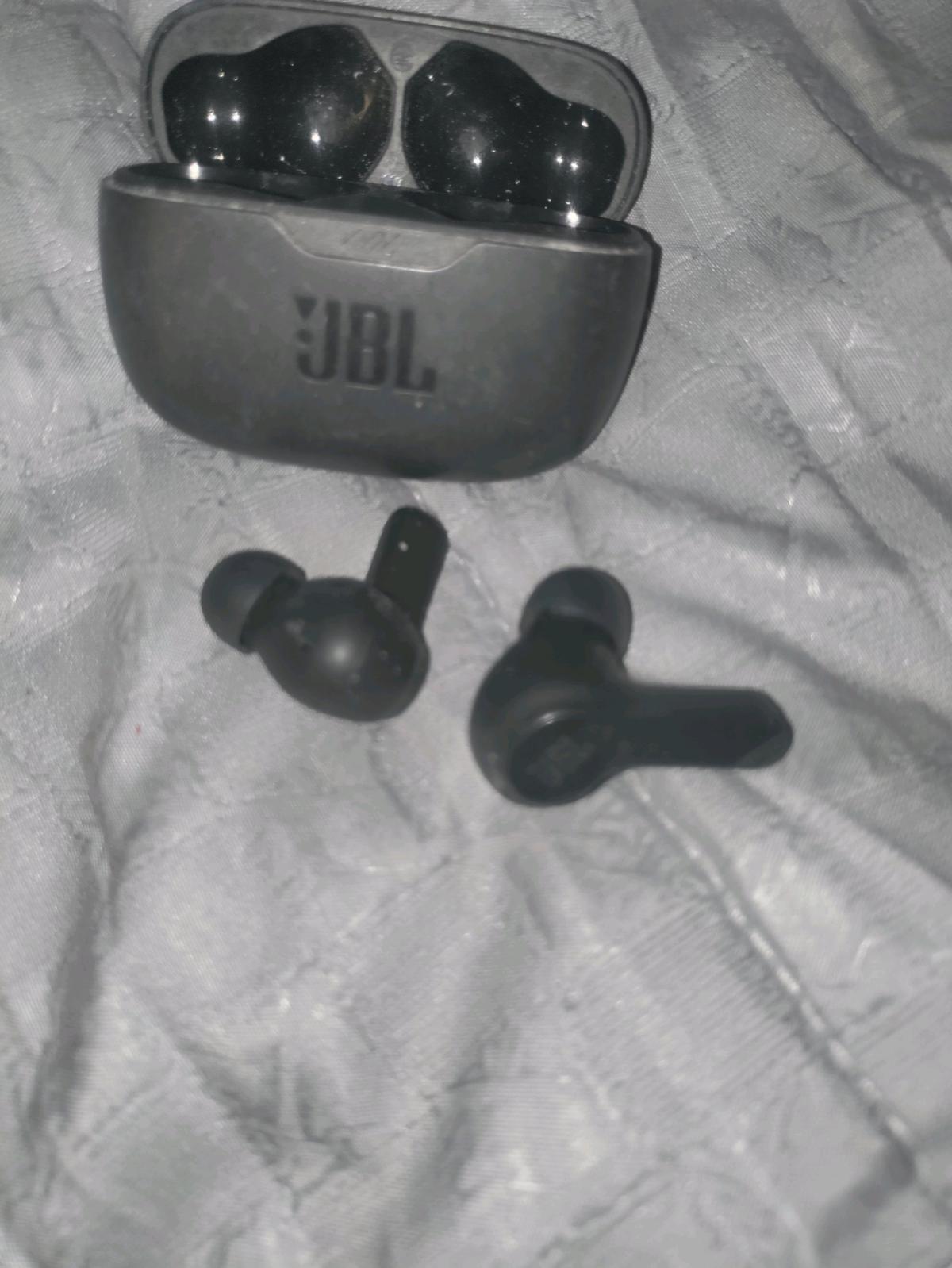 JBL Bluetooth wireless headphones with charger - Kansas City, Missouri - FleaMarketBay
