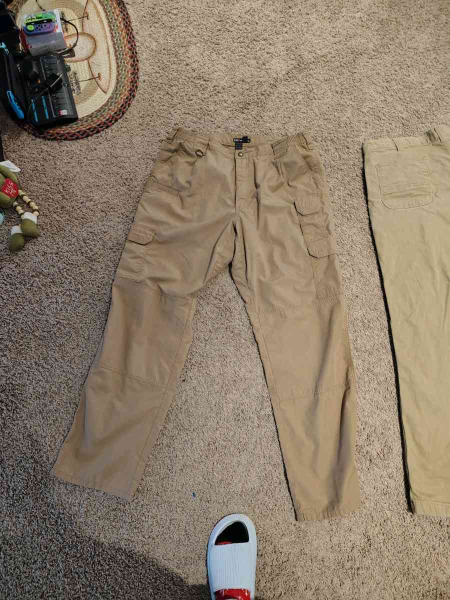 4 pairs of mens Carhartt jeans - Chambersburg, Pennsylvania - FleaMarketBay