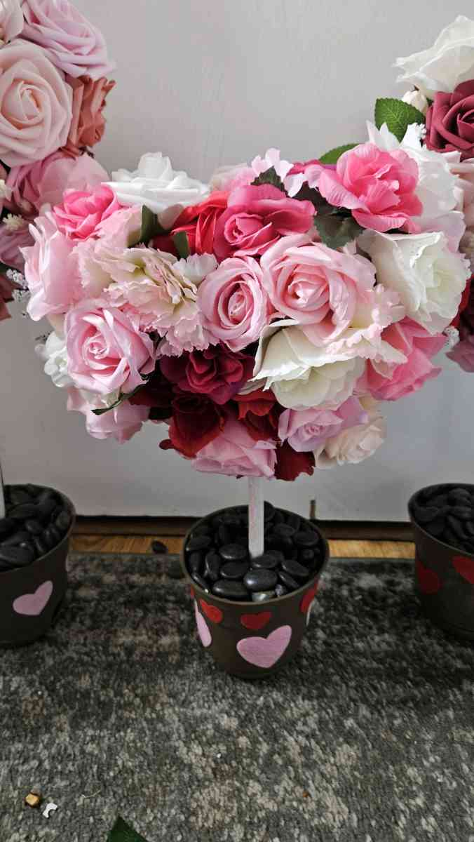 floral heart centerpieces 3 - Racine, Wisconsin - FleaMarketBay
