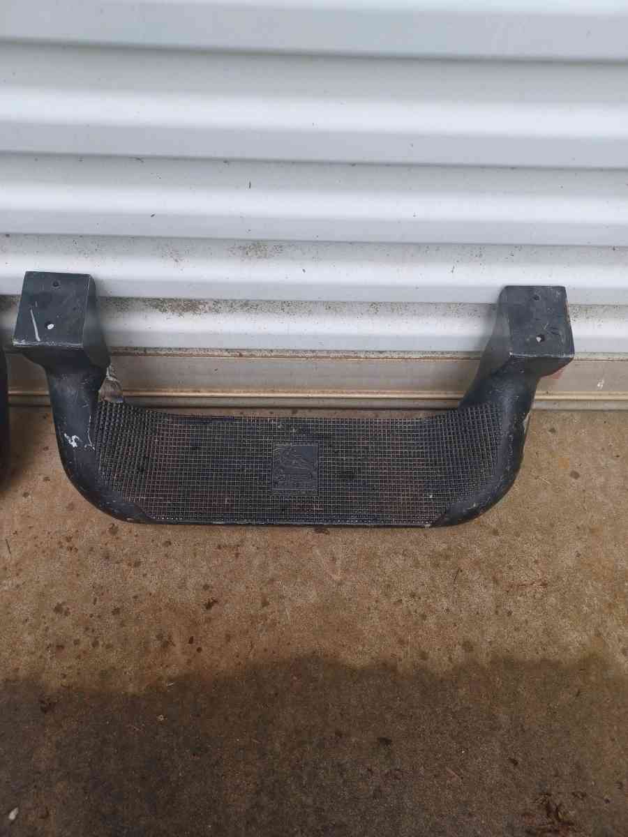 Aluminum horse shoe truck steps