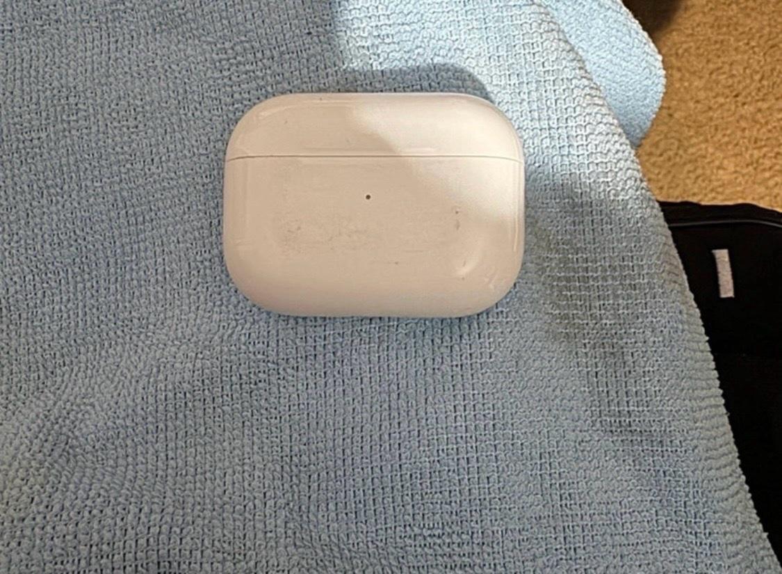 Apple AirPod Pros 2nd Gen w Type C - Needville, Texas - FleaMarketBay