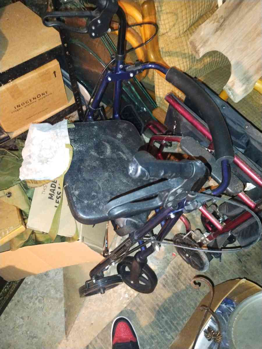 2 wheel chair - Collinsville, Illinois - FleaMarketBay