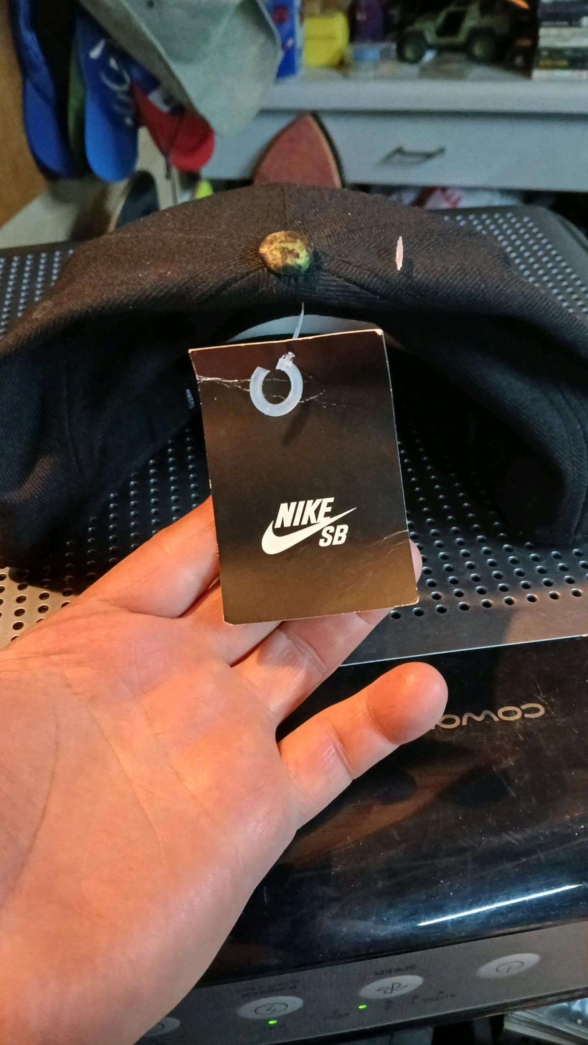 nike sb new unworn cannibis design mens cap - Pomona, California - FleaMarketBay