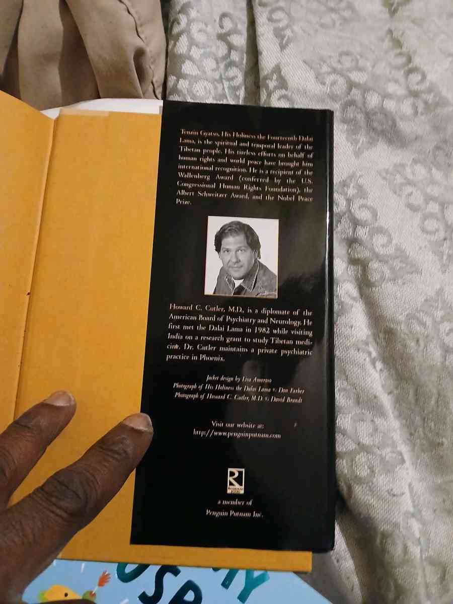 The art of happiness by his holiness  the Dalai lama - Abbeville, Louisiana - FleaMarketBay