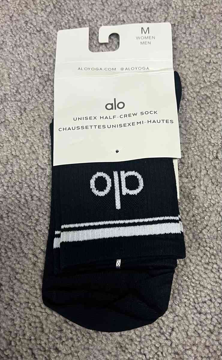 ALO Yoga Half Crew Unisex Socks Medium - Albany, New York - FleaMarketBay