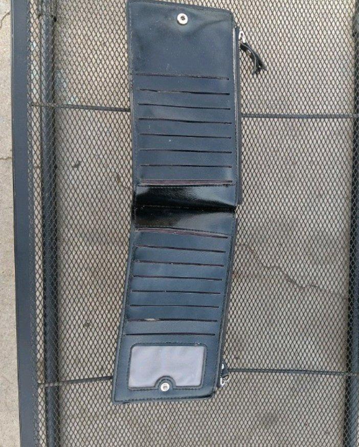 wallet - Fresno, California - FleaMarketBay