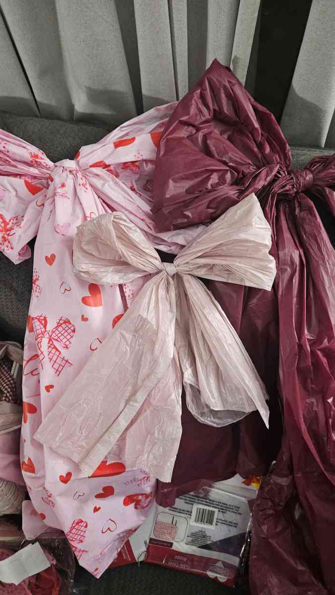 giant bows valentines themed - Racine, Wisconsin