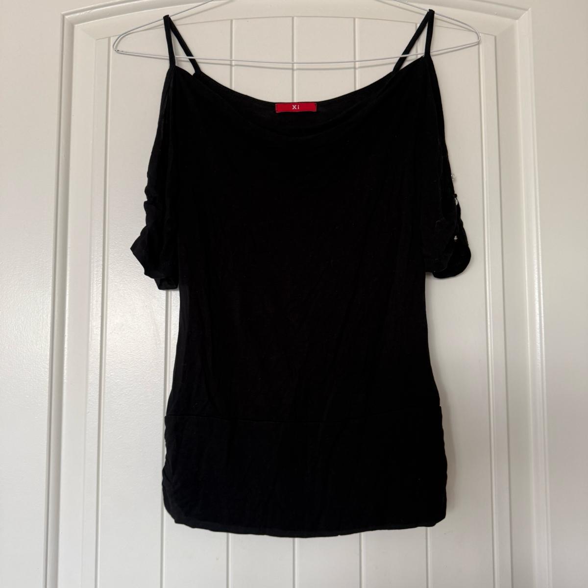 Black ColdShoulder Button Detail Top  Size Small - Los Angeles, California