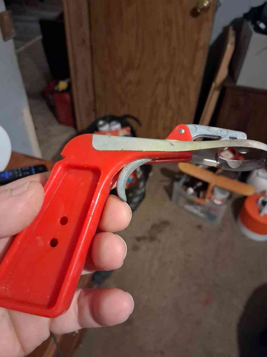 old spray paint kit Mohawk brand - Laurens, South Carolina - FleaMarketBay